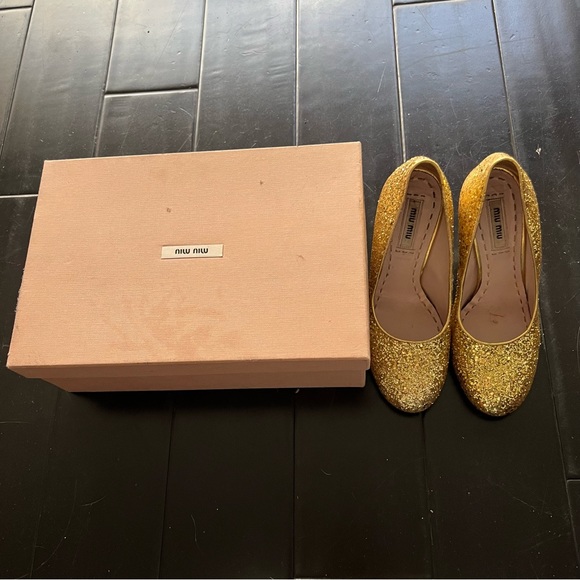 Miu Miu Vintage Fall 2011 Gold Glitter Curve Heeled Pumps - Picture 4 of 12